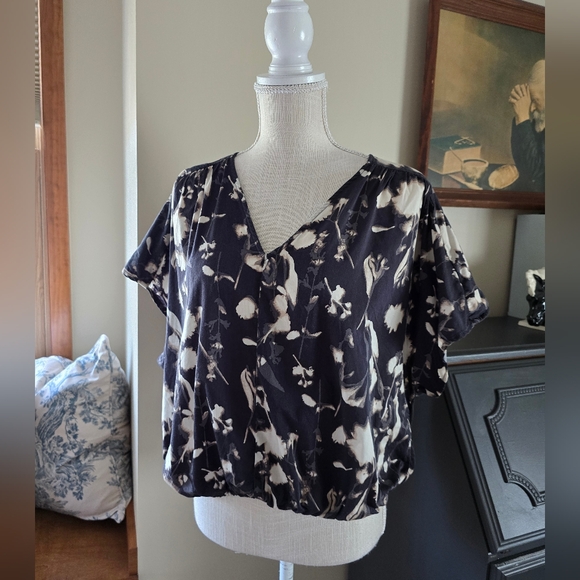 Evereve Gray Short Sleeve Boxy Blouse - Picture 10 of 10